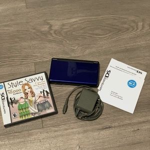 Nintendo DS Cobalt Blue - Charger & Game Included